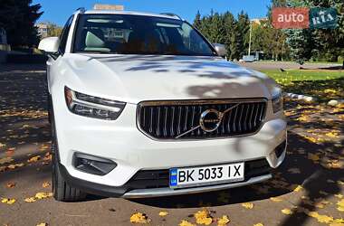 Внедорожник / Кроссовер Volvo XC40 2018 в 