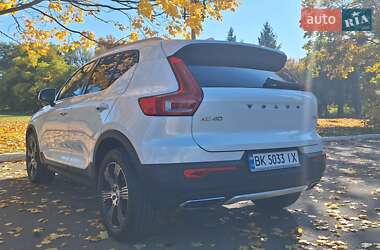 Внедорожник / Кроссовер Volvo XC40 2018 в 