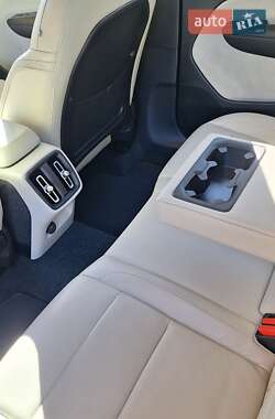 Внедорожник / Кроссовер Volvo XC40 2018 в 