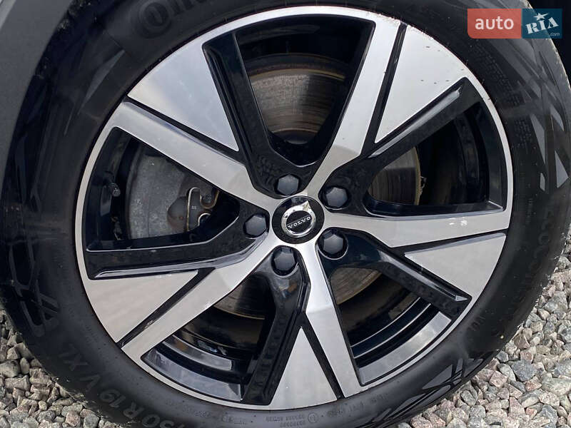 Внедорожник / Кроссовер Volvo XC40 2021 в Самборе