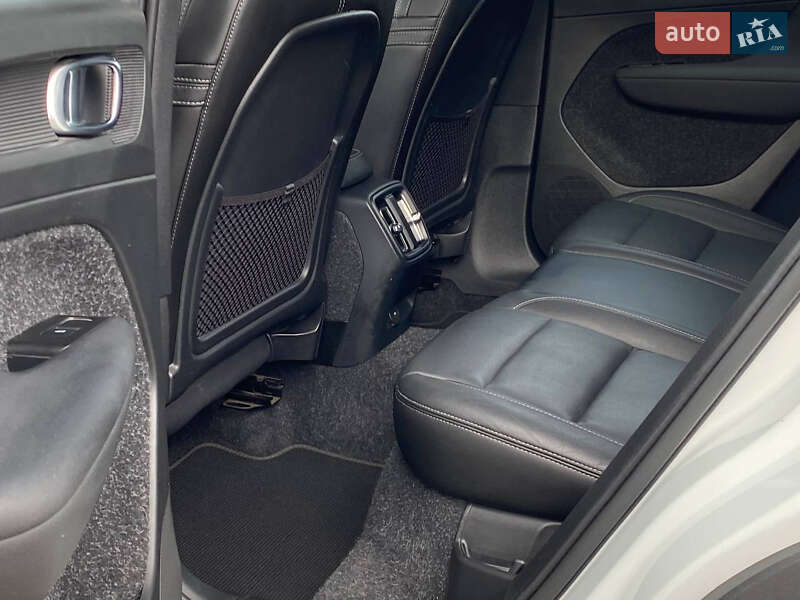 Внедорожник / Кроссовер Volvo XC40 2021 в Самборе