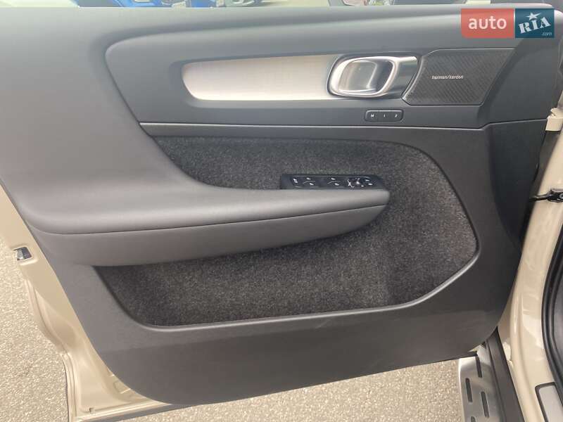 Позашляховик / Кросовер Volvo XC40 2024 в Києві фото 16 Позашляховик / Кросовер Volvo XC40 2024 в Києві