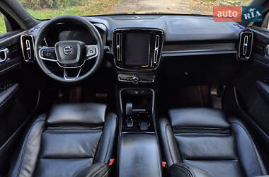 Внедорожник / Кроссовер Volvo XC40 2021 в 