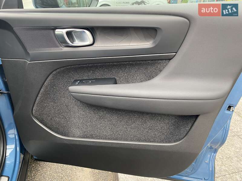 Внедорожник / Кроссовер Volvo XC40 2023 в Киеве фото 15 Внедорожник / Кроссовер Volvo XC40 2023 в Киеве