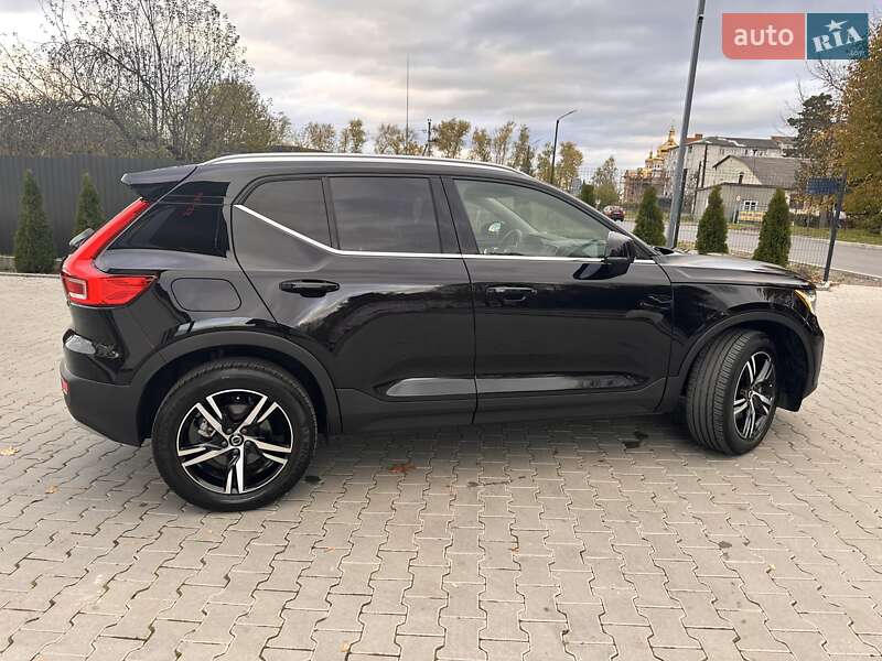 Внедорожник / Кроссовер Volvo XC40 2023 в Самборе