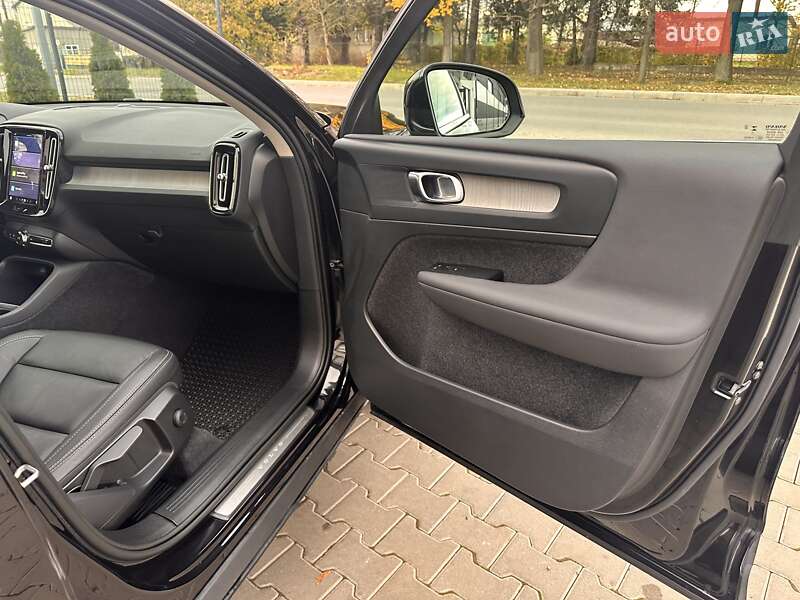 Внедорожник / Кроссовер Volvo XC40 2023 в Самборе