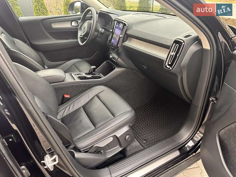 Внедорожник / Кроссовер Volvo XC40 2023 в Самборе