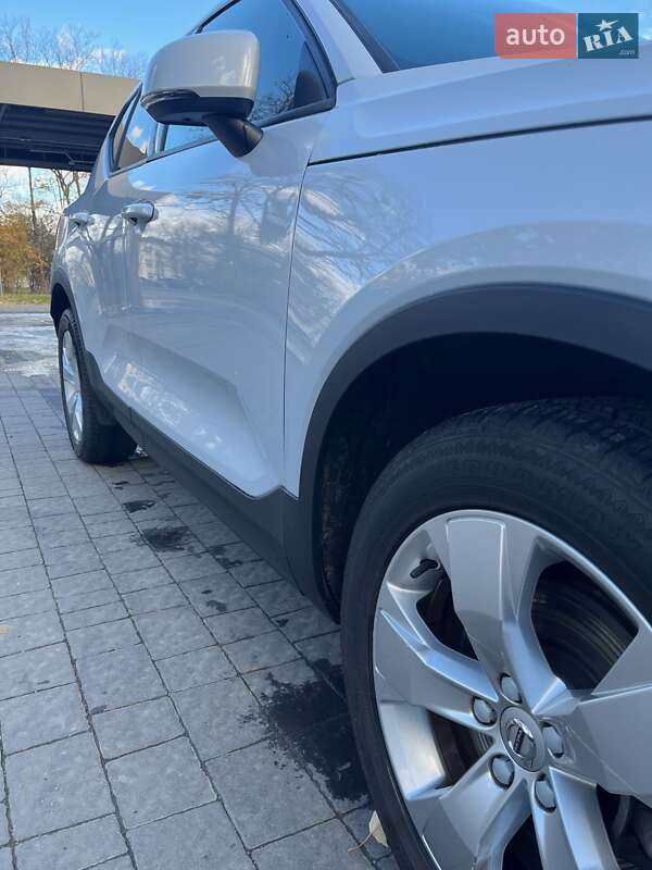 Внедорожник / Кроссовер Volvo XC40 2020 в Ивано-Франковске