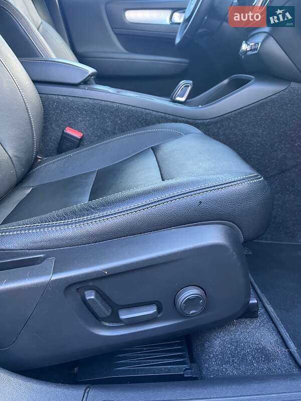 Внедорожник / Кроссовер Volvo XC40 2020 в Ивано-Франковске