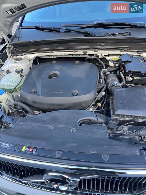Внедорожник / Кроссовер Volvo XC40 2020 в Ивано-Франковске