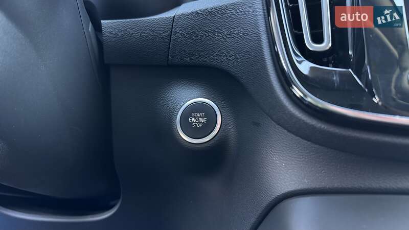 Позашляховик / Кросовер Volvo XC40 2019 в Києві