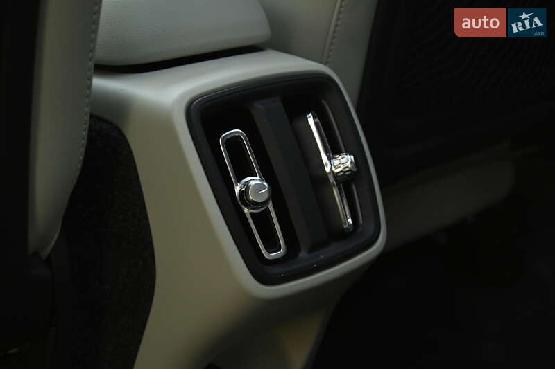 Позашляховик / Кросовер Volvo XC40 2024 в Бердичеві