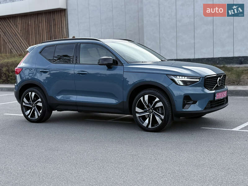 Внедорожник / Кроссовер Volvo XC40 2024 в Киеве