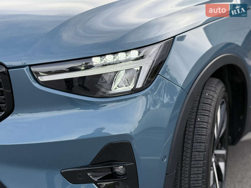 Внедорожник / Кроссовер Volvo XC40 2024 в Киеве