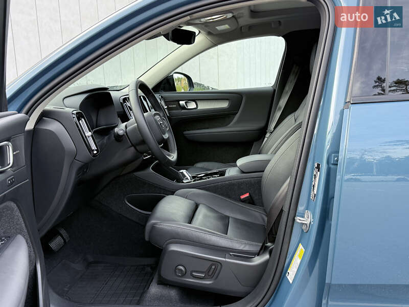 Внедорожник / Кроссовер Volvo XC40 2024 в Киеве