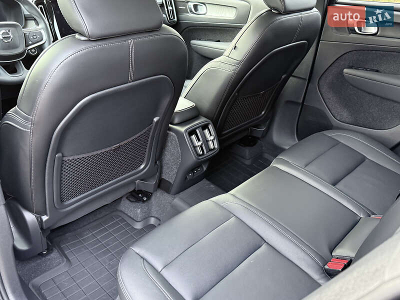 Внедорожник / Кроссовер Volvo XC40 2024 в Киеве