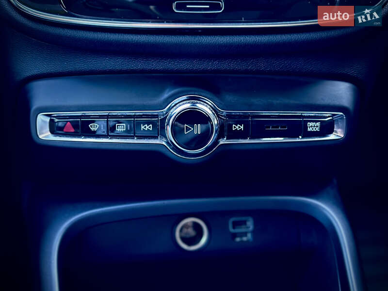 Позашляховик / Кросовер Volvo XC40 2020 в Києві фото 38 Позашляховик / Кросовер Volvo XC40 2020 в Києві