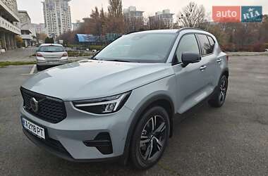 Внедорожник / Кроссовер Volvo XC40 2025 в Киеве