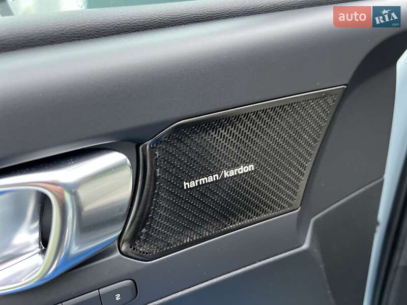 Внедорожник / Кроссовер Volvo XC40 2018 в Киеве