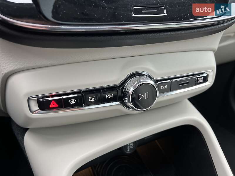 Внедорожник / Кроссовер Volvo XC40 2018 в Киеве