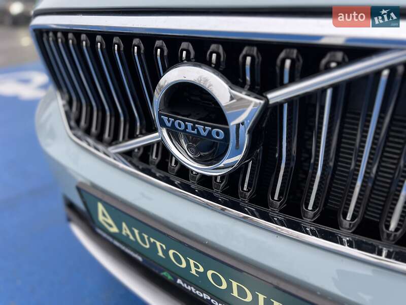 Внедорожник / Кроссовер Volvo XC40 2018 в Киеве