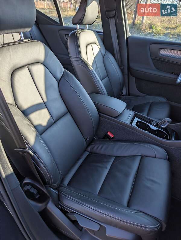 Внедорожник / Кроссовер Volvo XC40 2021 в Ровно