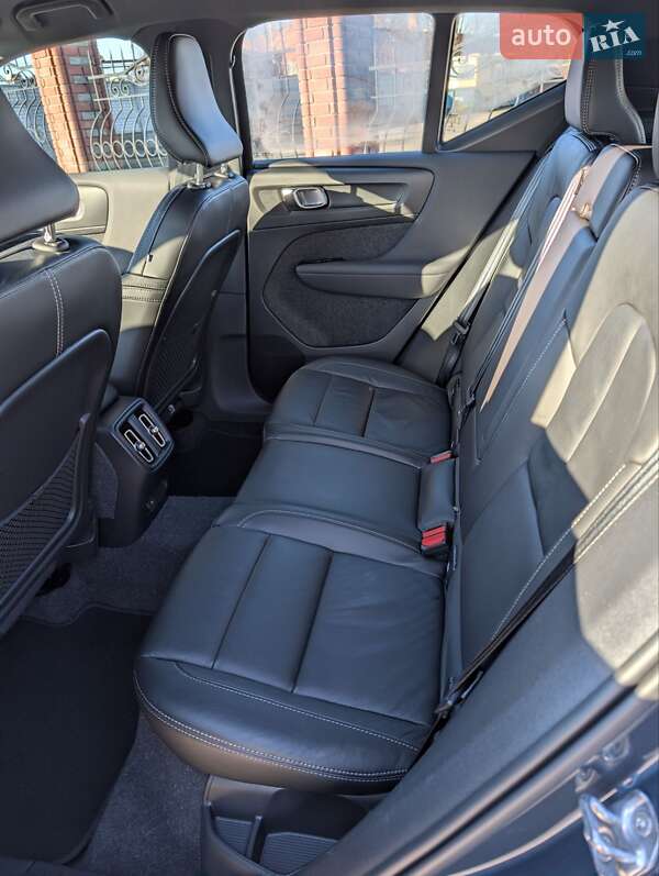 Внедорожник / Кроссовер Volvo XC40 2021 в Ровно