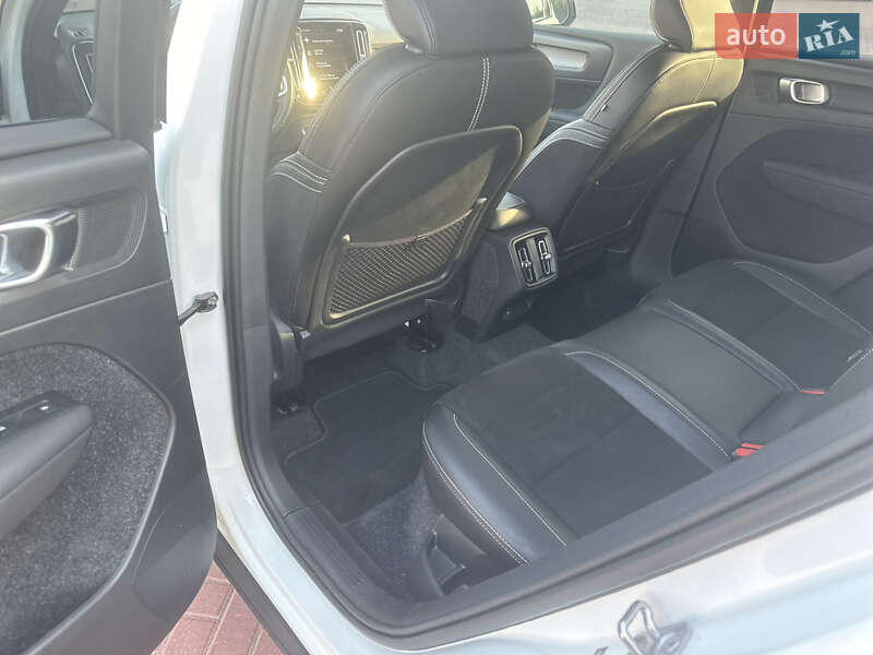 Внедорожник / Кроссовер Volvo XC40 2019 в Ровно