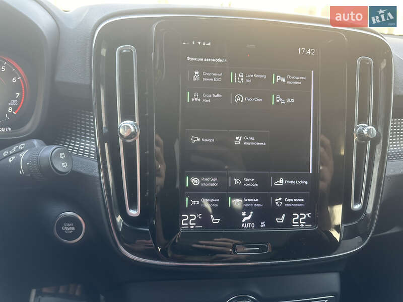 Внедорожник / Кроссовер Volvo XC40 2019 в Ровно