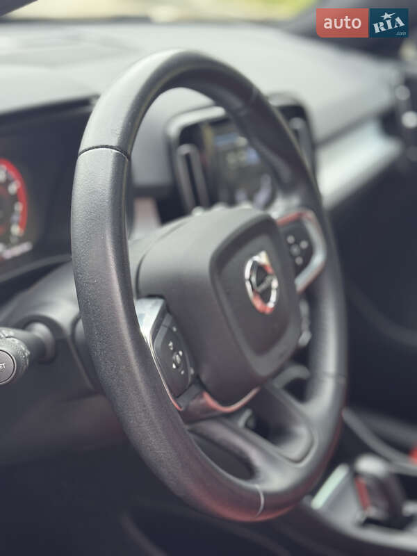 Позашляховик / Кросовер Volvo XC40 2019 в Львові