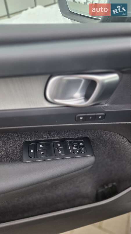 Позашляховик / Кросовер Volvo XC40 2024 в Самборі