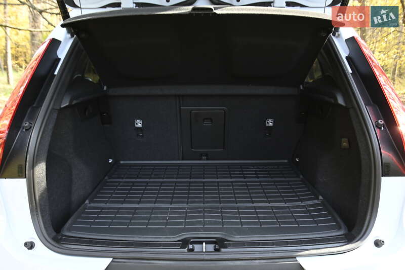 Внедорожник / Кроссовер Volvo XC40 2024 в Бердичеве фото 54 Внедорожник / Кроссовер Volvo XC40 2024 в Бердичеве