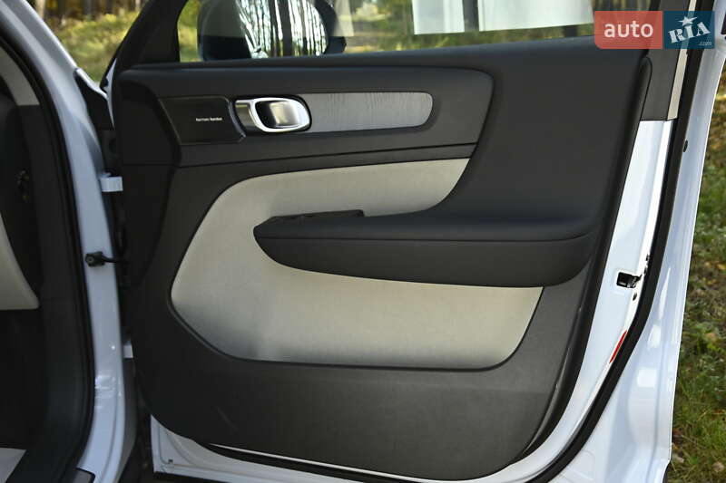 Внедорожник / Кроссовер Volvo XC40 2024 в Бердичеве фото 69 Внедорожник / Кроссовер Volvo XC40 2024 в Бердичеве