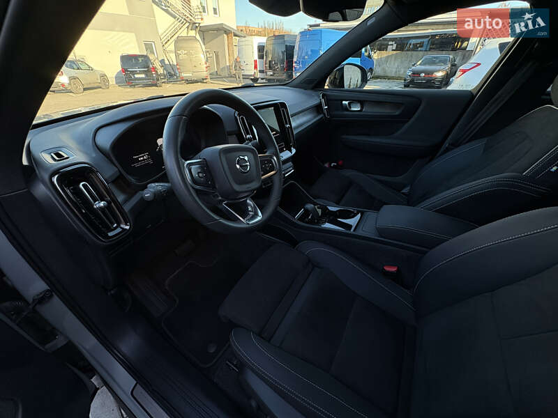 Внедорожник / Кроссовер Volvo XC40 2024 в Ровно