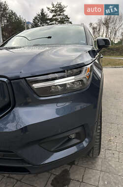 Внедорожник / Кроссовер Volvo XC40 2022 в Новояворовске