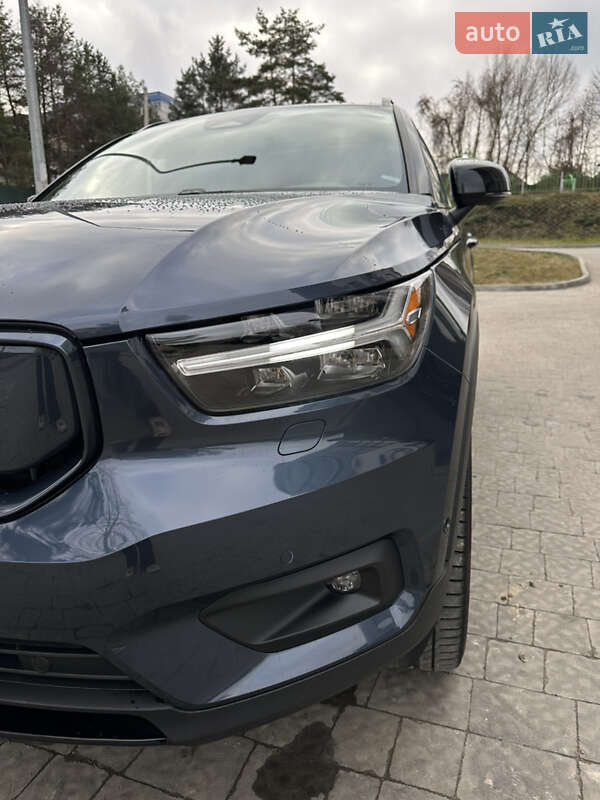 Внедорожник / Кроссовер Volvo XC40 2022 в Новояворовске