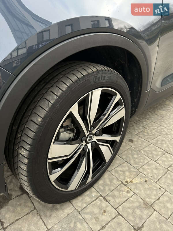 Внедорожник / Кроссовер Volvo XC40 2022 в Новояворовске