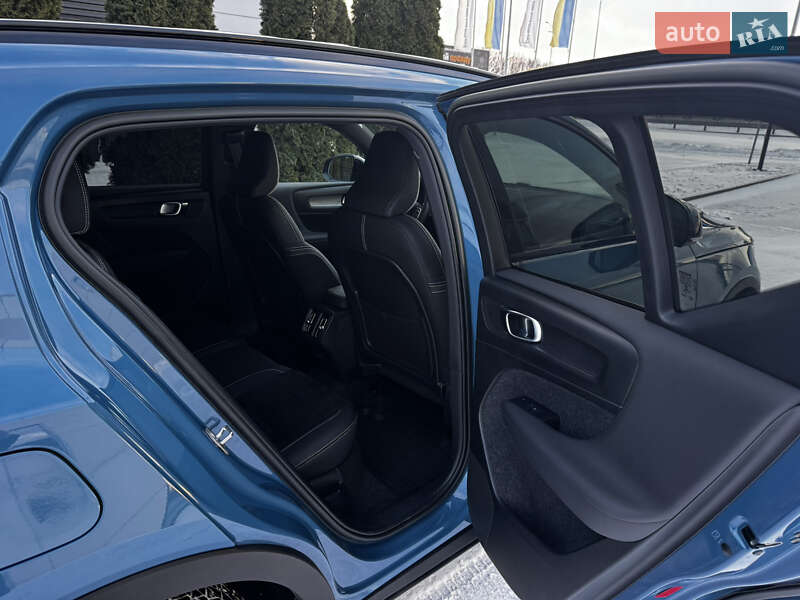 Внедорожник / Кроссовер Volvo XC40 2022 в Киеве фото 28 Внедорожник / Кроссовер Volvo XC40 2022 в Киеве