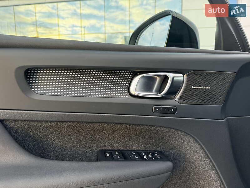 Внедорожник / Кроссовер Volvo XC40 2022 в Киеве фото 43 Внедорожник / Кроссовер Volvo XC40 2022 в Киеве