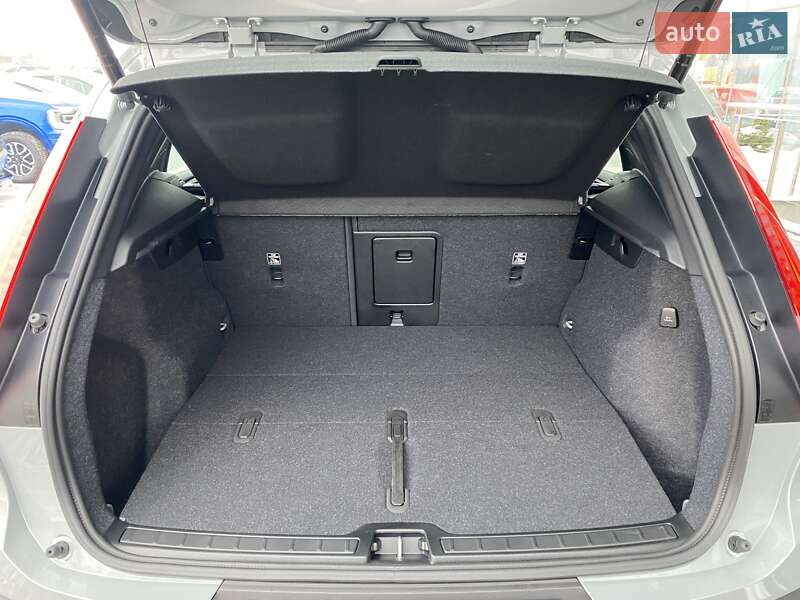 Внедорожник / Кроссовер Volvo XC40 2024 в Киеве фото 12 Внедорожник / Кроссовер Volvo XC40 2024 в Киеве