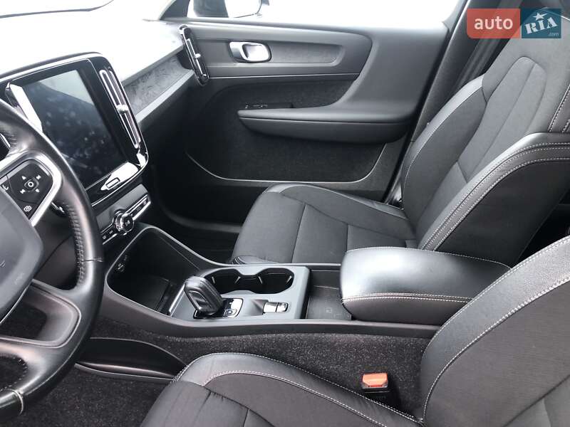 Внедорожник / Кроссовер Volvo XC40 2020 в Ровно