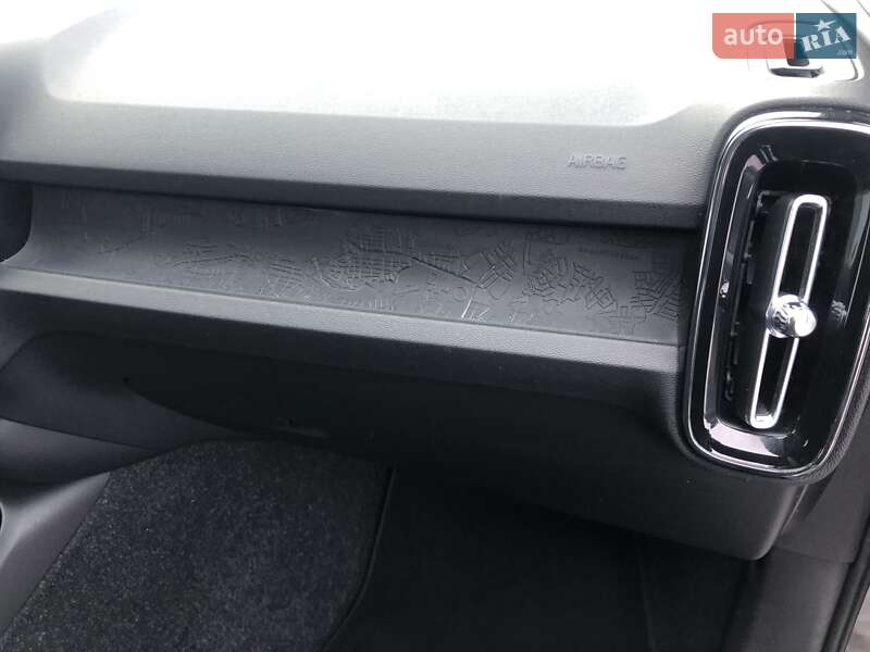 Внедорожник / Кроссовер Volvo XC40 2020 в Ровно