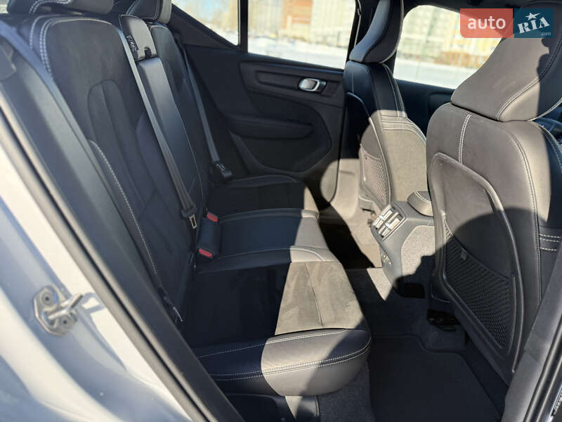 Позашляховик / Кросовер Volvo XC40 2021 в Бучі