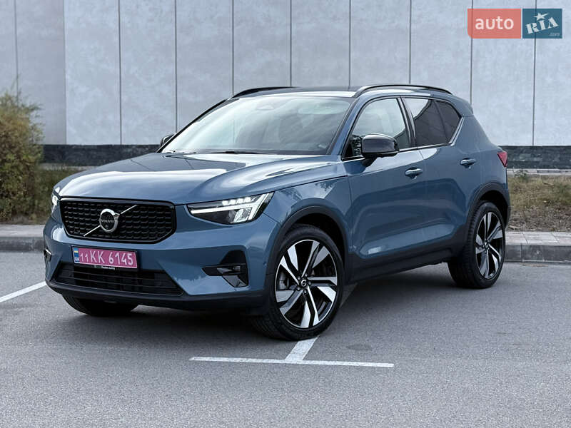 Внедорожник / Кроссовер Volvo XC40 2024 в Киеве