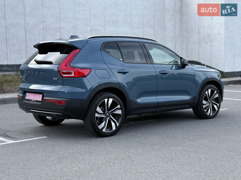 Внедорожник / Кроссовер Volvo XC40 2024 в Киеве
