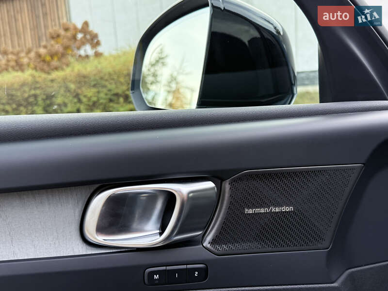 Внедорожник / Кроссовер Volvo XC40 2024 в Киеве