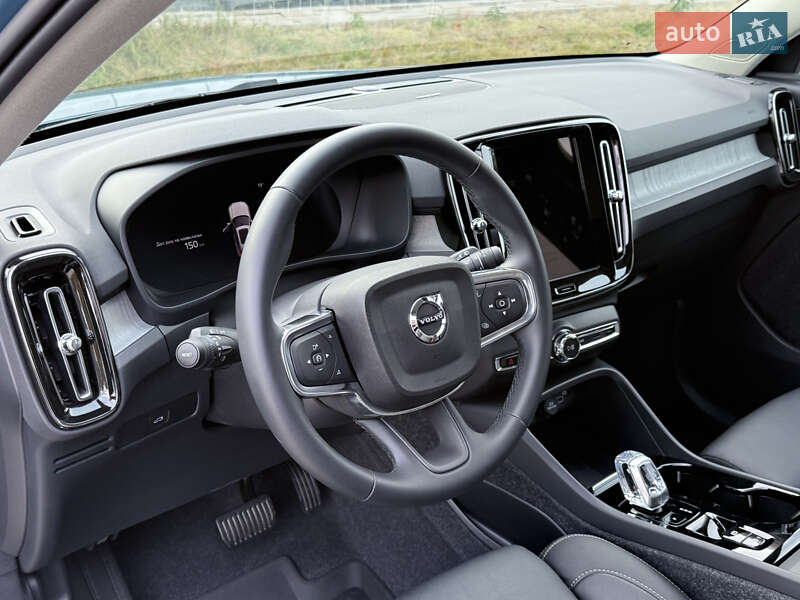 Внедорожник / Кроссовер Volvo XC40 2024 в Киеве