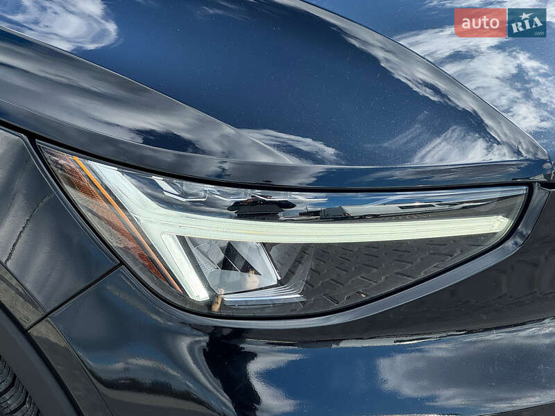 Внедорожник / Кроссовер Volvo XC40 2023 в Ровно