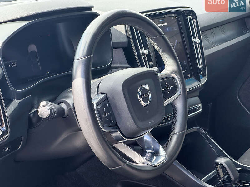Внедорожник / Кроссовер Volvo XC40 2023 в Ровно