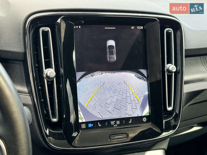 Внедорожник / Кроссовер Volvo XC40 2023 в Ровно
